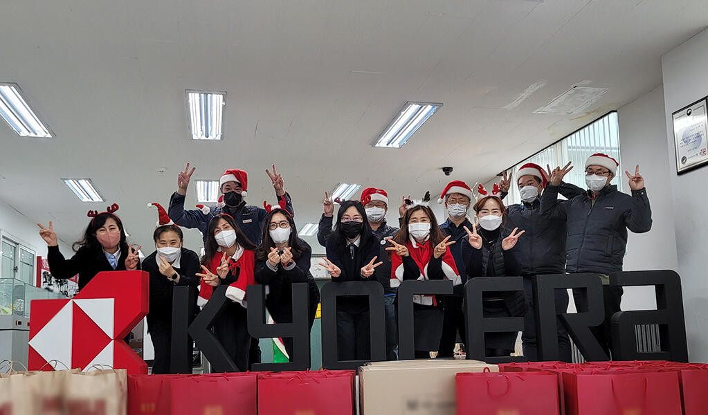 Photo：Scarves delivered to children in welfare facilities