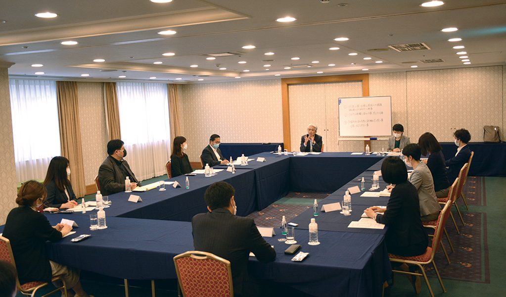 A round-table discussion between our chairman and employees